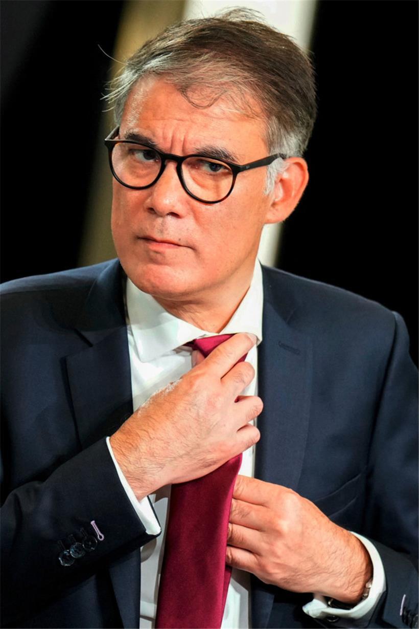Le premier secrétaire du PS Olivier Faure doit répondre à deux nécessités urgentes
