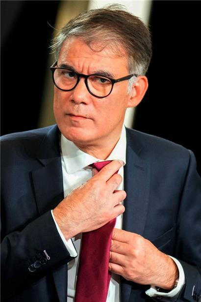 Le premier secrétaire du PS Olivier Faure doit répondre à deux nécessités urgentes
