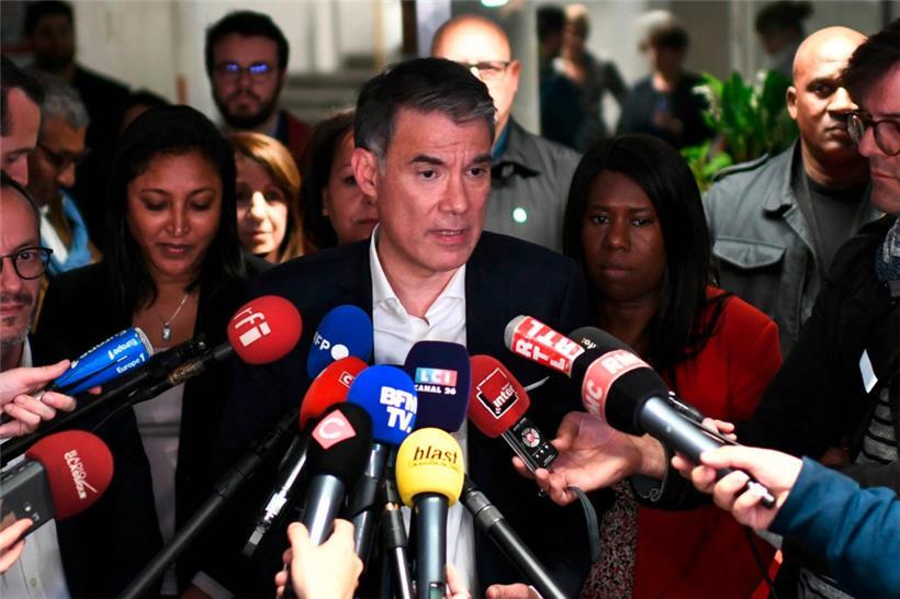 Le premier secrétaire du Parti socialiste français (PS) Olivier Faure s’adresse à la presse 
