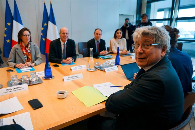 Le président LFI de la commission des Finances, Eric Coquerel (d.), a finalement aussi vu hier le nouveau ministre de l’Economie, Eric Lombard, et celle des Comptes publics, Amélie de Montchal
