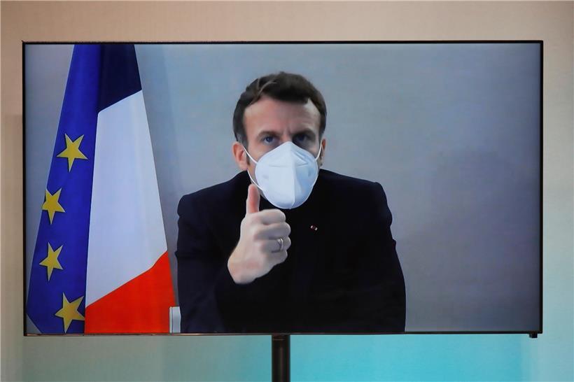 Le président ressent des „symptômes légers“, a précisé l’Elysée

