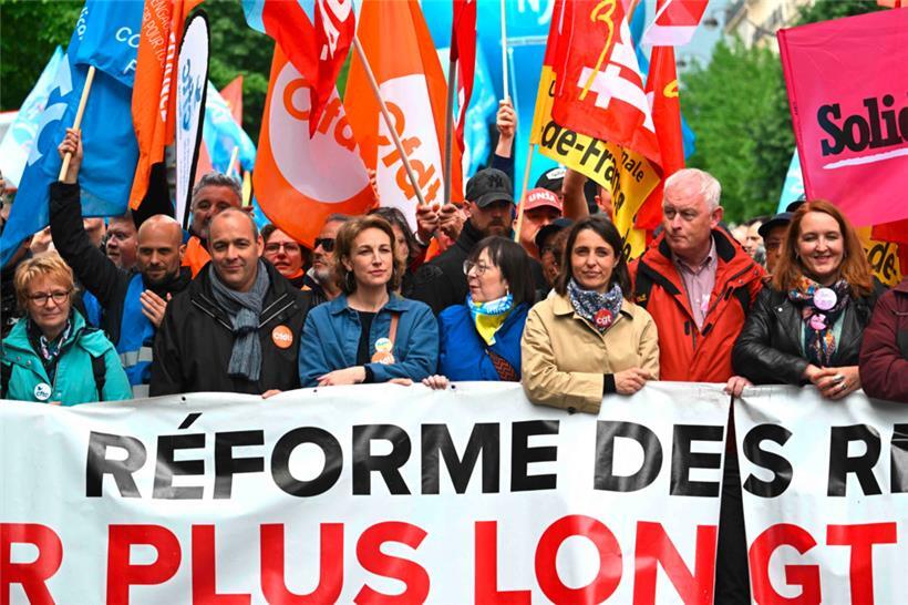 Le secrétaire général de la CFDT Laurent Berger (2e d.g.), Marylise Léon (3e d.g.) secrétaire générale adjointe de la CFDT, la secrétaire générale adjointe de la CGT Sophie Binet (centre droite) et Murielle Guilbert (d.), co-déléguée générale de Solidaires lors d’une manifestation le 1er mai
