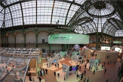 Le sommet sur l’Intelligence artificielle se déroule sous l’immense verrière du Grand-Palais 
