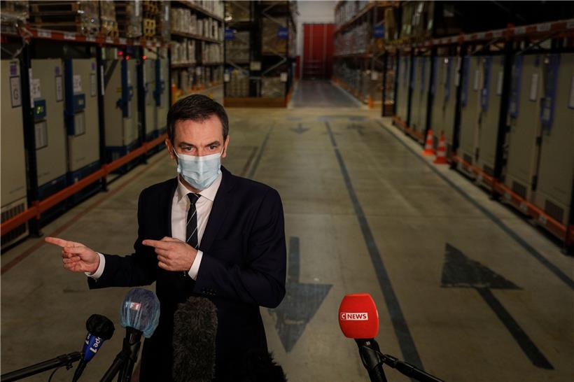 Le vaccin est sur place, mais le ministre de la Santé, Olivier Véran, n’arrive pas à faire vacciner le plus de monde possible
