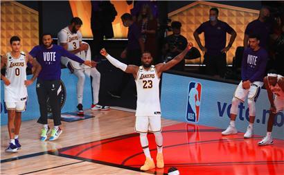 LeBron James holte in der Nacht von Sonntag auf Montag den Titel in der NBA und wurde zum „NBA Finals MVP“ gewählt 
