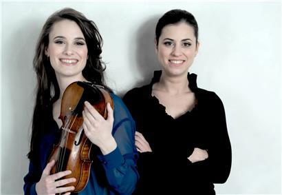 Lea (l.) und Esther Birringer
