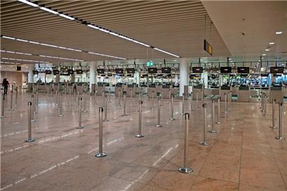 Leere Abfertigungshalle am Brüsseler Flughafen: Der Flug- wie auch der Bahnverkehr wurden gestern in Belgien weitgehend lahmgelegt

