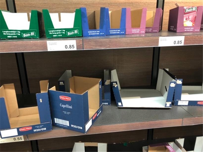 Leere Regale wegen des Coronavirus