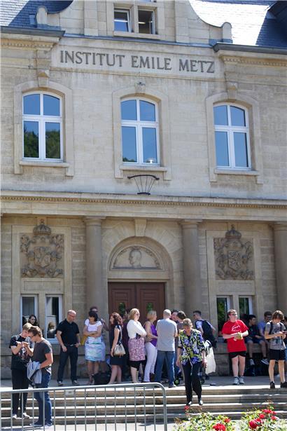 Leere Schulgänge im „Lycée privé Emile Metz“? Mitnichten, auch am Freitag findet regulärer Unterricht statt.
