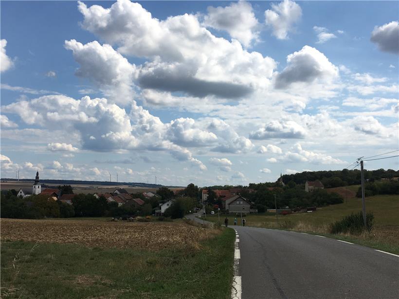 Leidingen (D)/Leiding (F): Ein Dorf, 230 Einwohner, zwei Sprachen, zwei Nationen und eine Straße als nationale Grenze
