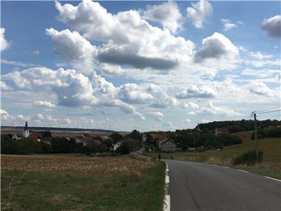Leidingen (D)/Leiding (F): Ein Dorf, 230 Einwohner, zwei Sprachen, zwei Nationen und eine Straße als nationale Grenze

