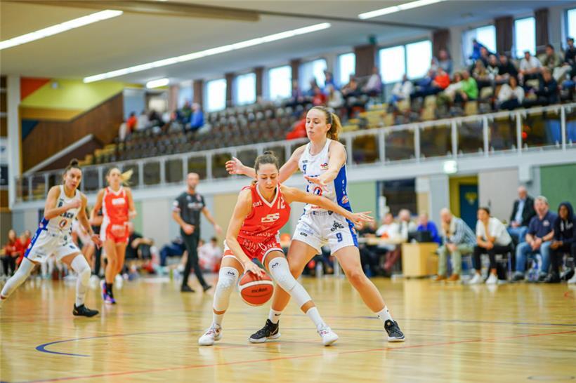 Lena Mersch (in Rot) darf sich nach mehreren Jahren in Österreich auf ihr erstes Pokalfinale freuen
