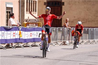 Lenn Schmitz durfte vor seinem Teamkollegen Jonah Flammang-Lies jubeln
