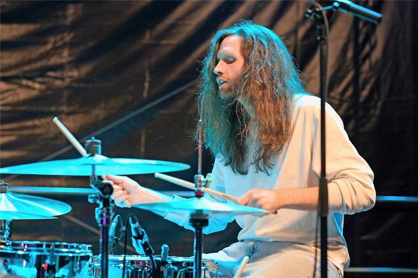 Lennart von Ell am Schlagzeug
