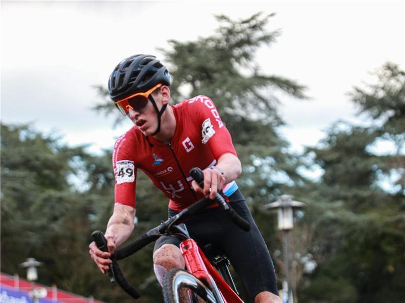 Lennox Papi fährt bei seiner ersten Espoirs-Weltmeisterschaft auf den 37. Platz im Ziel