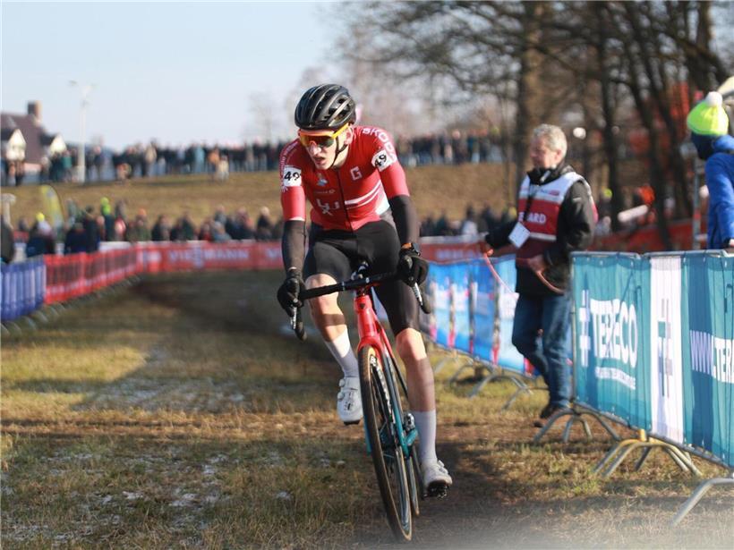 Lennox Papi stürzt am Sonntag in Hoogerheide bei Radrennen