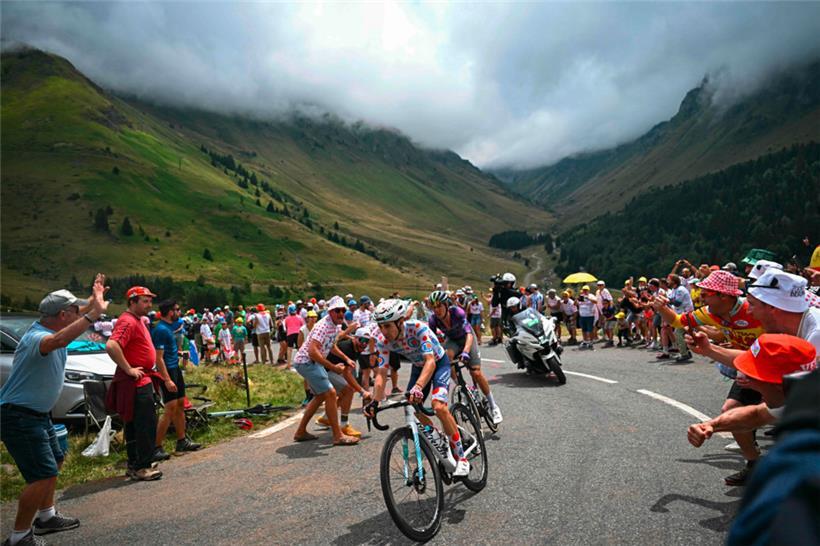 Lenny Martinez trägt weiterhin das gepunktete Trikot
