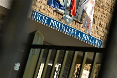L’entrée du lycée Adrienne Bolland à Poissy où Nicolas a fréquenté ses classes 
