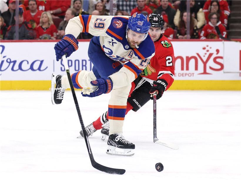 Leon Draisaitl im Edmonton Oilers Trikot, deutscher Eishockey-Star und Hoffnungsträger im NHL-Spiel