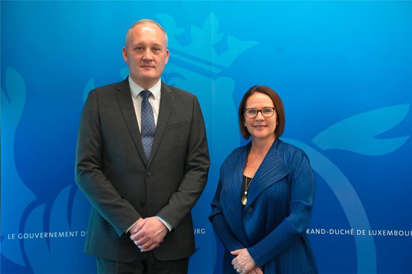 Léon Ludovicy und Ministerin Yuriko Backes
