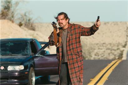 Leonardo DiCaprio als Bob Ferguson in einer Szene des Films „One Battle After Another“ (Rating: 3,5/5)
