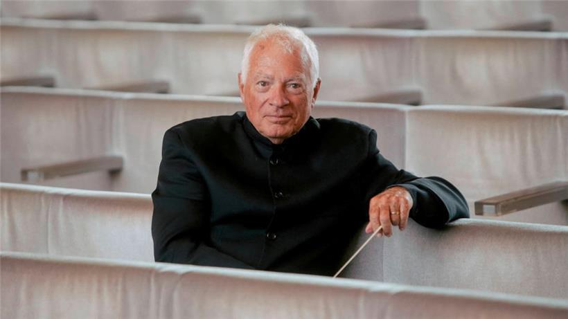 Leopold Hager: „Ich freue mich jetzt auch richtig, dieses Konzert in der wunderbaren Philharmonie zu machen; vor allem das Grand Théâtre der Stadt Luxemburg war ja eine akustische Katastrophe und die Villa Louvigny hatte auch ihre Grenzen.“
