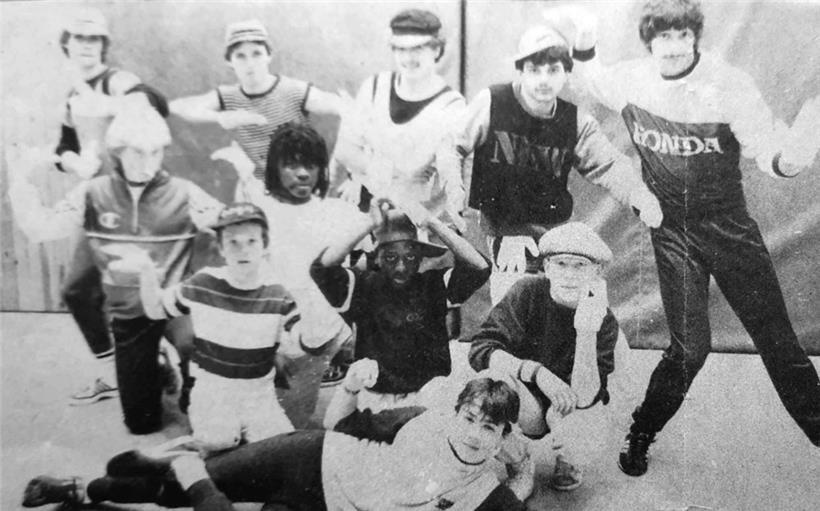 Les Cool Brebs en 1984 avec André Afrika (qui porte une casquette) et Eddy Afrika (qui porte des dread), entourés de Jerry Libardi, les frères Claude et Gilles Celli,  Albert Veroni, Raymond Sablong, Pierrot, Gilles et Eric

