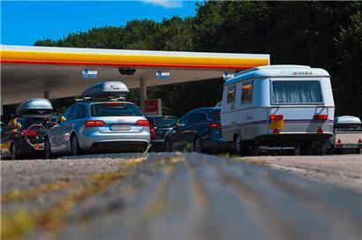 Les automobilistes qui se sont rués samedi sur l’Aire de Berchem étaient pour la plupart de bonne humeur
