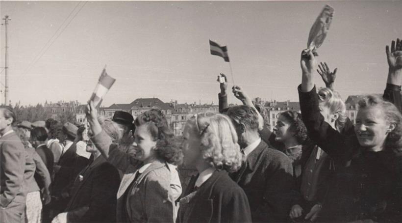 Les citadins de la ville de Luxembourg acclament les libérateurs américains le 10 septembre 1944 – mais la guerre n’était pas finie 
