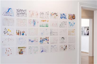 Les dessins des filles de l’artiste Cristina Dias De Magalhães actuellement exposés à la galerie Nei Liicht de Dudelange
