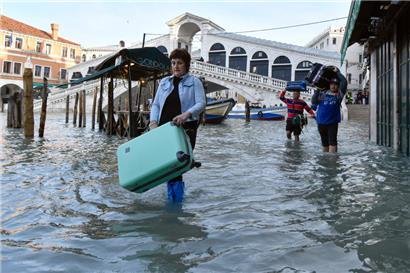 Les eaux et le tourisme, deux variables centrales pour le développement durable de Venise 
