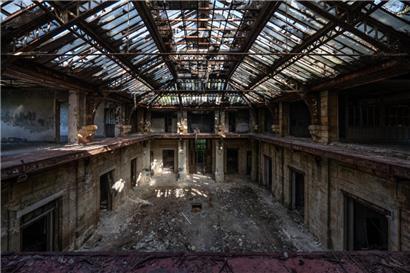 Les endroits abandonnés offrent une lumière que l’on découvre difficilement ailleurs et qui attire les photographes
