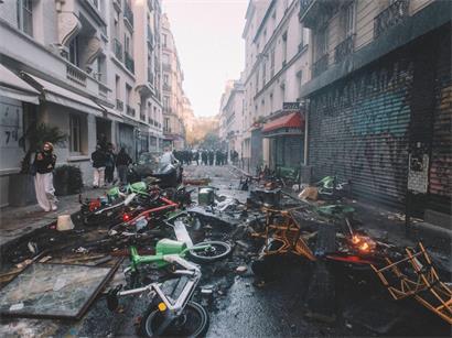 Les manifestations contre la vie chère ont été éclipsées par de violents affrontements entre les forces de l’ordre et des groupes de casseurs