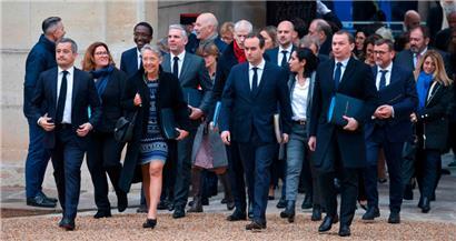 Les membres du gouvernement français se rendent à l’Elysée pour participer à une réunion avec le président Emmanuel Macron
