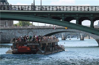 Les organisateurs des Jeux olympiques prévoient un défilé sur la Seine composé de 162 bateaux découverts transportant les délégations
