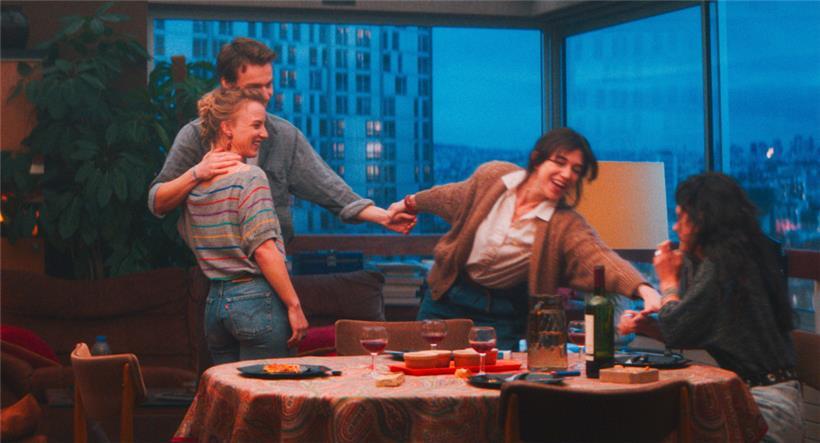 „Les passagers de la nuit“ avec Charlotte Gainsbourg, Emmanuelle Béart, Noée Abita, Quito Rayon Richter, Megan Northam, Didier Sandre et Laurent Poitrenaux
