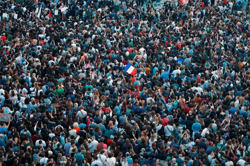 Les premières réactions sur la place de la République à Paris dimanche soir
