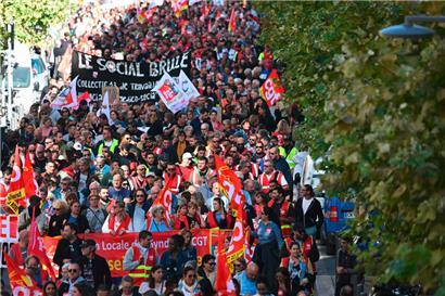 Les syndicats ont manifesté hier dans plusieurs villes en France, comme ici à Marseille, pour le renforcement du pouvoir d’achat
