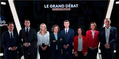 Les têtes de listes en France, avec (d.g. à d.) François-Xavier Bellamy (Les Républicains), Jordan Bardella (Rassemblement National), Marion Maréchal (Reconquête), Marie Toussaint (Europe-Ecologie-Les Verts), Léon Deffontaines (PCF), Manon Aubry (La France Insoumise), Valérie Hayer (Renaissance), Raphaël Glucksmann (PS)
