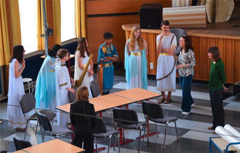 Letzte Anweisungen von Regisseurin Carla Lucarelli vor dem Generaldurchlauf am D...