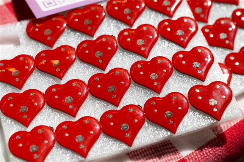 Leuchtend rote Herzen als Symbol des Télévie