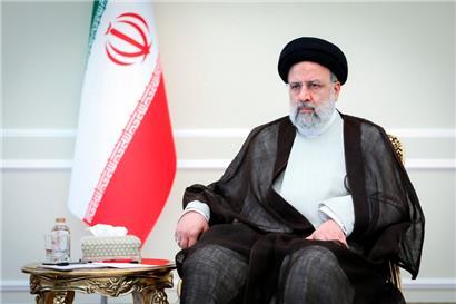 Leute wie ihn, den iranischen Präsidenten Ebrahim Raisi, wollen die Demonstranten im Iran stürzen
