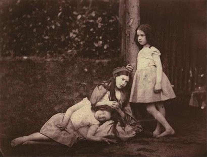 Lewis Carroll, Autor von „Alice in Wonderland“, fotografierte mit Vorliebe sehr junge Mädchen 
