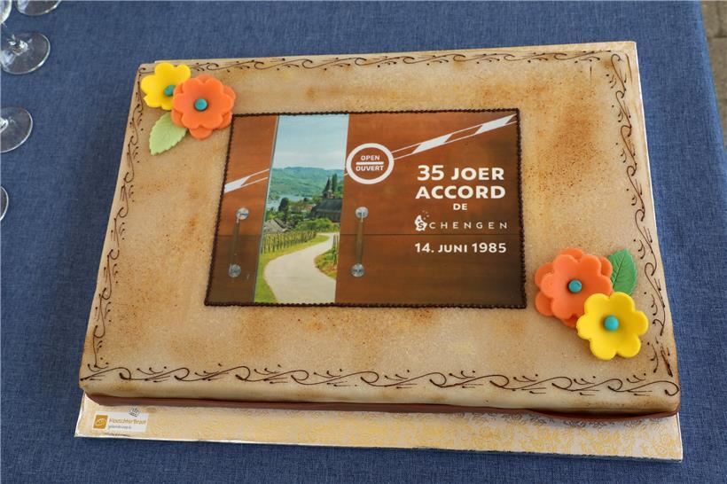 Liebe geht durch den Magen: Zum 35. Jubiläum gibt es Kuchen. Das Motiv findet si...