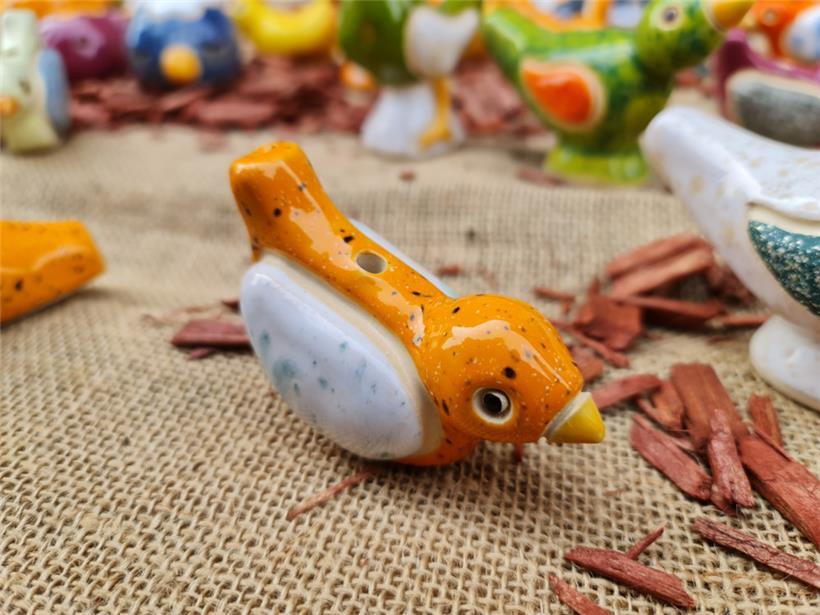 Liebevolle Handarbeit, die sofort in Frühlingslaune versetzt – die „Péckvillerch...