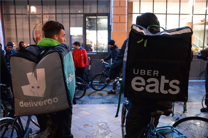 Lieferdienste auf der ganzen Welt treffen Vorkehrungen, um ihre Kunden und die Fahrer vor dem Coronavirus zu schützen
