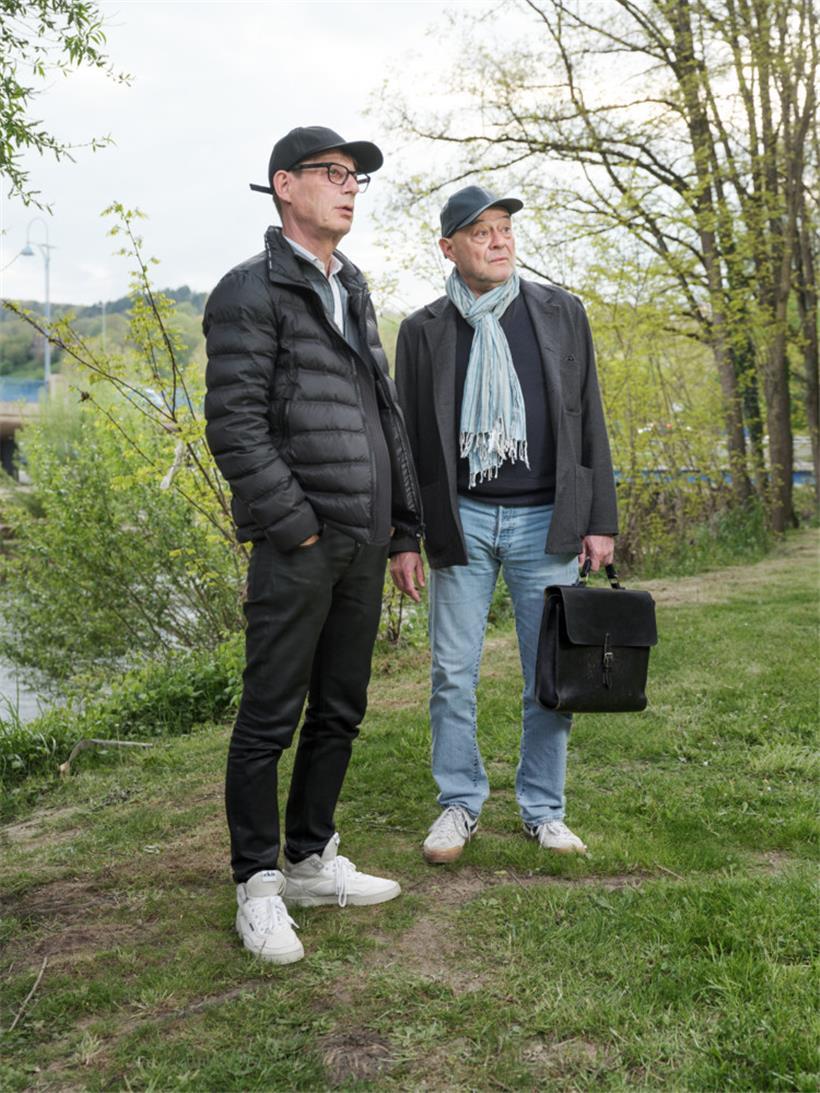 Liegt Carole Lorang besonders am Herzen: „Zwei Herren am Strand“ mit Luc Feit (l.) und Steve Karier (r.) war Frank Feitlers (1950-2023) letztes Projekt
