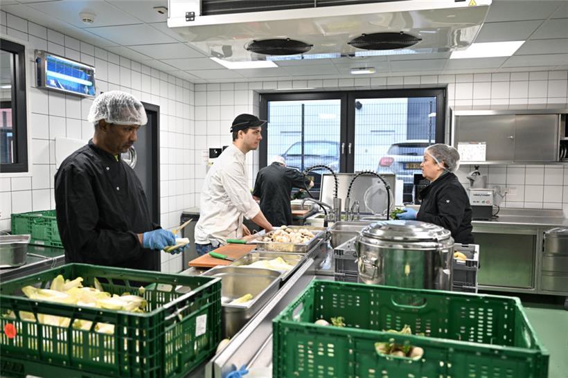 Lilia erzählt mir während der Arbeit von ihrem Werdegang
