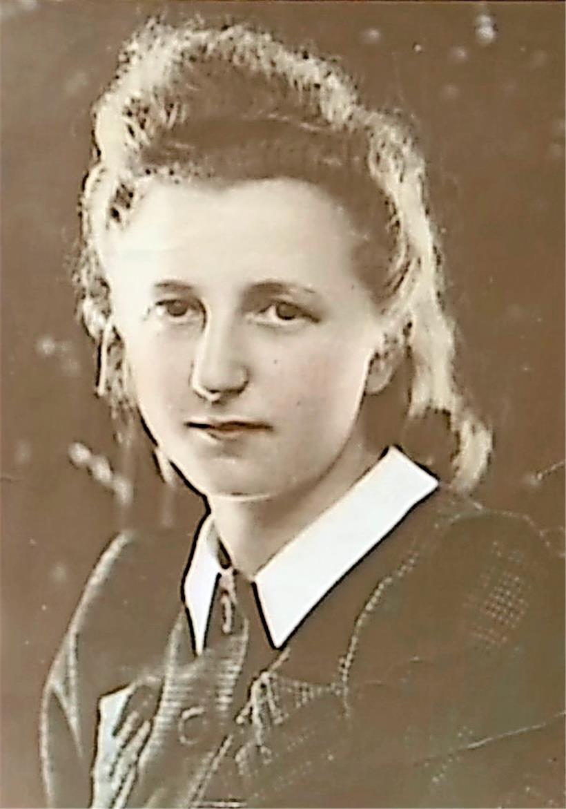 Lily Gelber mit 15 Jahren, 1938
