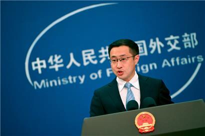 Lin Jian, Sprecher des chinesischen Außenministeriums, spricht beim täglichen Briefing der Behörde
